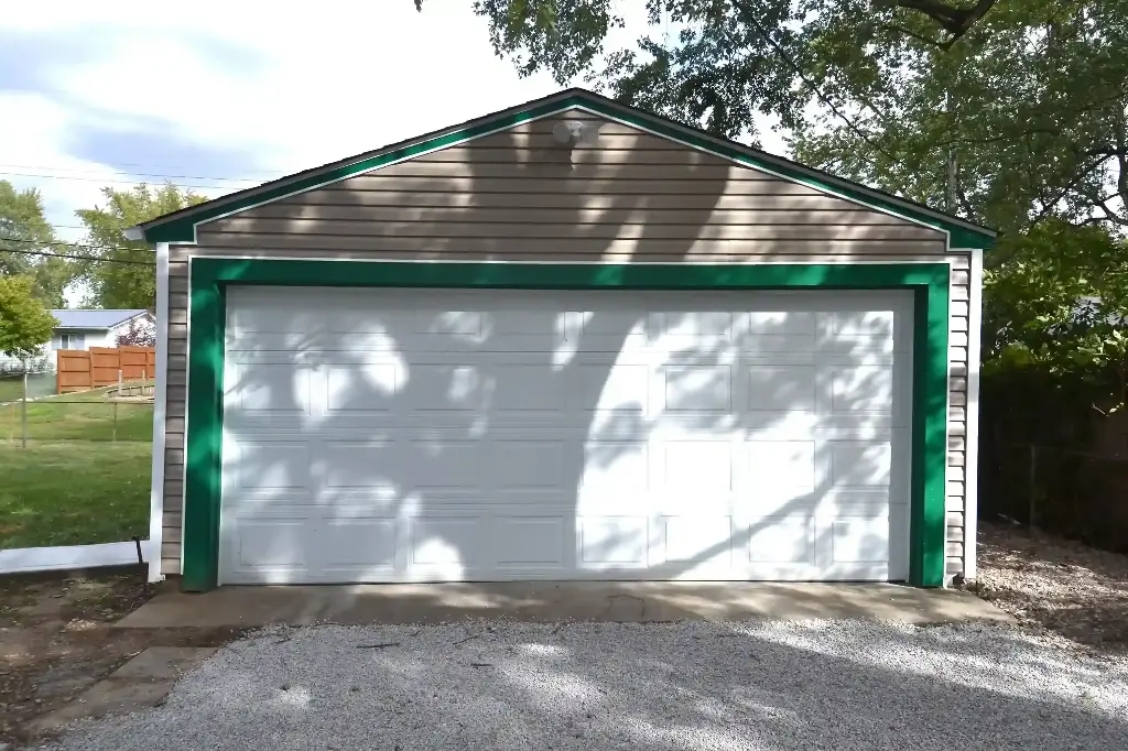 Garage_17_11zon.webp