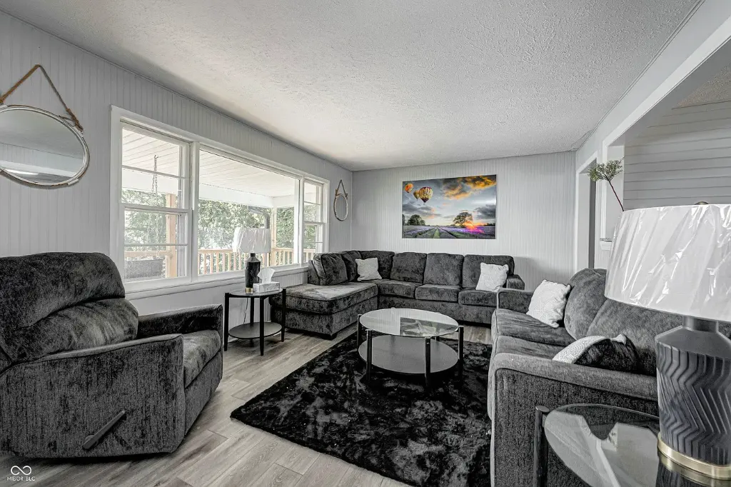 7587 Shady Side.webp