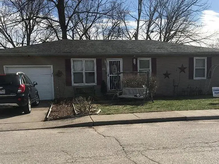 449 Prather Dr, Martinsville, IN 46151